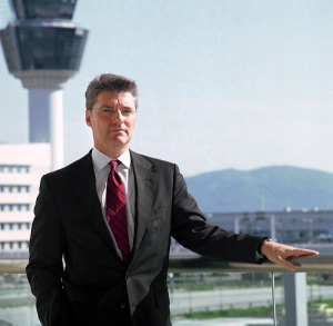 Ο διευθύνων σύμβουλος της εταιρείας «Διεθνής Αερολιμήν Αθηνών Α.Ε.», Γιάννης Παράσχης.