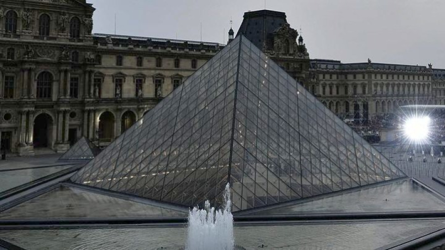 Γαλλία - Κλοπή στο Μουσείο του Λούβρου: Στα 88 εκατομμύρια ευρώ υπολογίζεται η ζημιά
