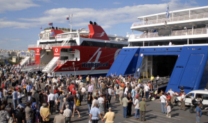 Αδειάζουν οι μεγαλουπόλεις – Κορυφώνεται η έξοδος αδειούχων