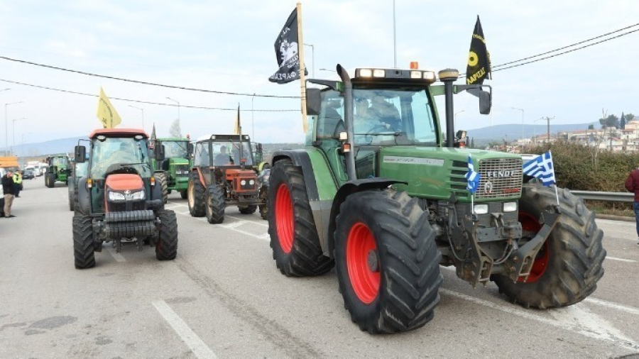 Οι αγρότες αποφασίζουν για τις επόμενες κινήσεις τους - Στο Σύνταγμα σήμερα οι μελισσοκόμοι