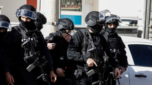 Σε εξέλιξη μεγάλη αστυνομική επιχείρηση στο κέντρο της Αθήνας για τη σύλληψη μελών εγκληματικής οργάνωσης – Πενήντα προσαγωγές έως τώρα