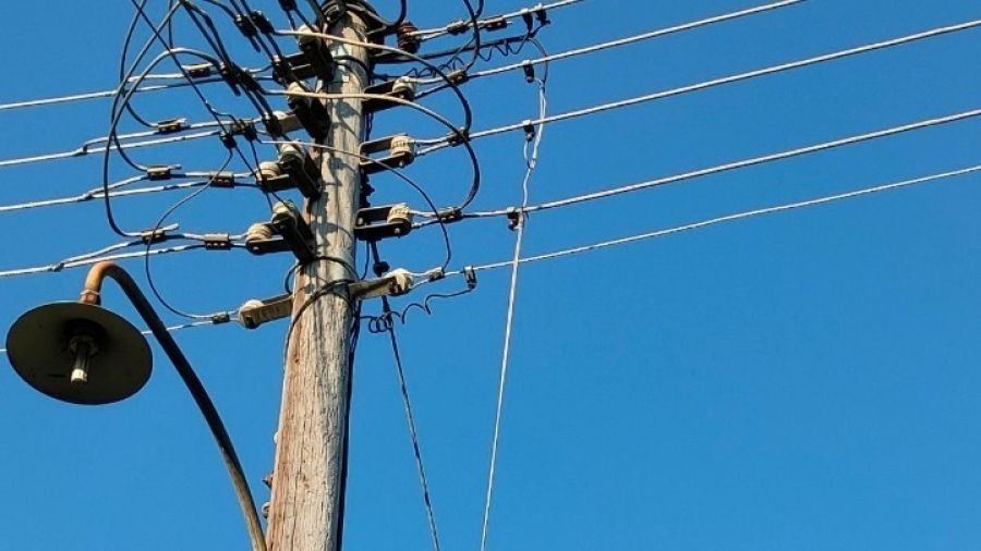 Πηγές ΔΕΔΔΗΕ: «Μαύρη τρύπα» 450 εκατ. ευρώ στους λογαριασμούς ρεύματος από τις ρευματοκλοπές