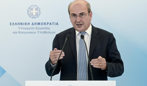 Χατζηδάκης: Σε ολοένα και περισσότερες διευθύνσεις του ΕΦΚΑ μηδενίζονται οι εκκρεμότητες στις συντάξεις