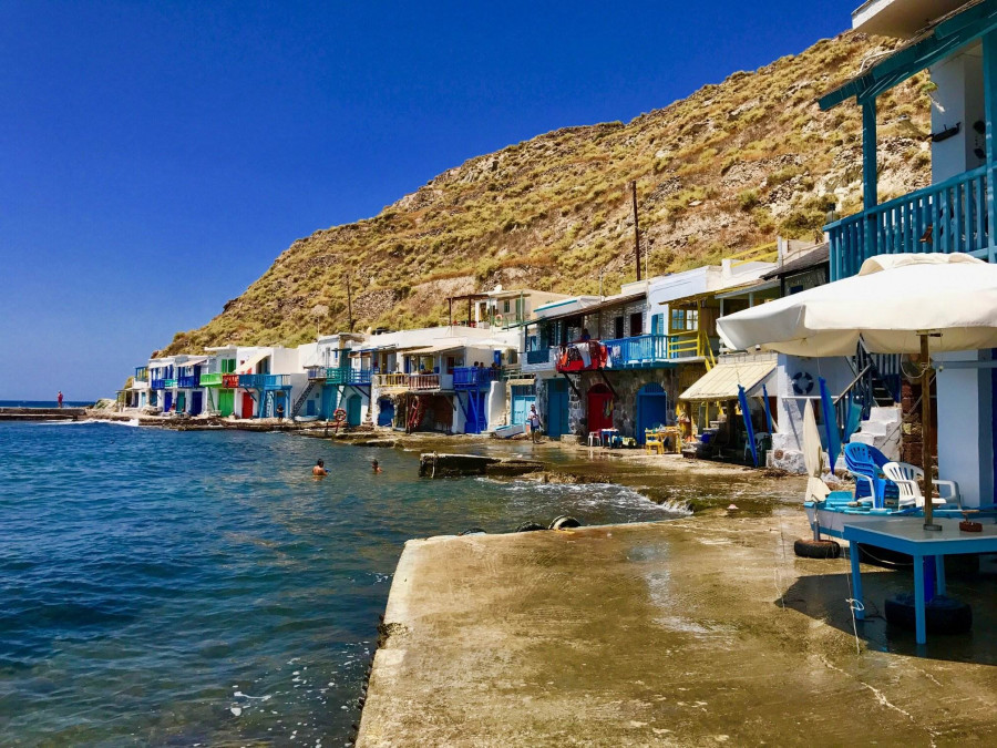 Airbnb: «Εκτοξεύτηκαν» οι ελληνικές παραθεριστικές κατοικίες