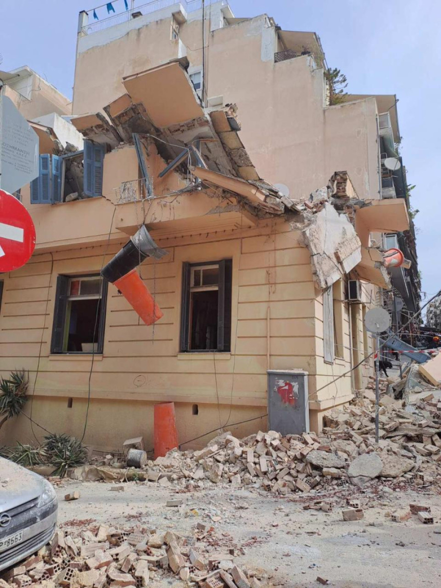 Πασαλιμάνι: Ένας νεκρός αστυνομικός από κατάρρευση κτηρίου- Τρείς ελαφρά τραυματίες