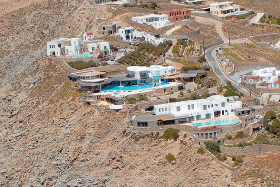 Ο Βρετανός μεγιστάνας Γουόρθινγκτον πουλάει 50 εκατ. ευρώ τη βίλα του στη Μύκονο