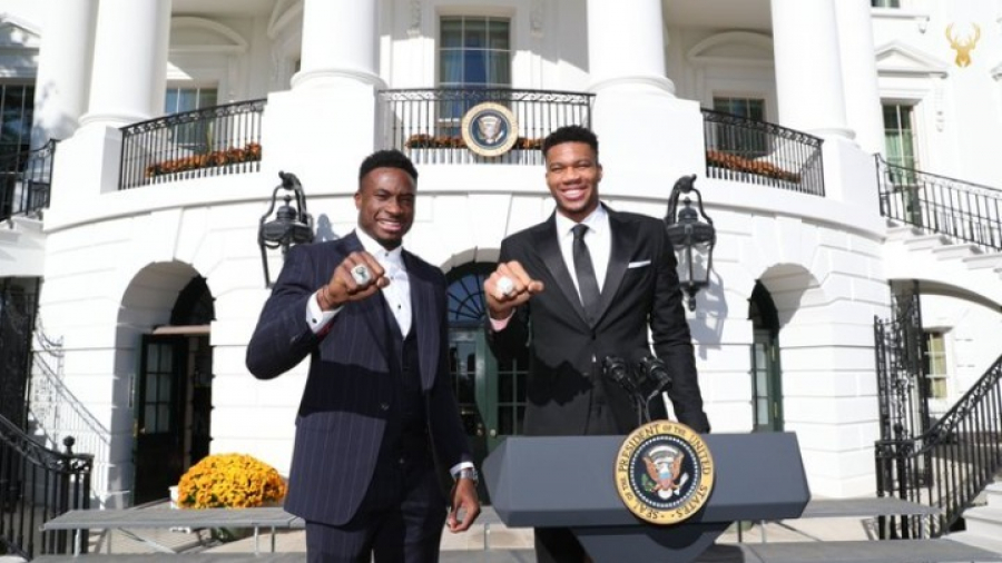 ΝΒΑ: «Από τα Σεπόλια στο Οβάλ Γραφείο» οι Αντετοκούνμπο