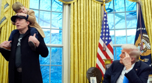 ΗΠΑ: Ο Μασκ με τον 4χρονο γιο του στο Οβάλ Γραφείο (vids) - Υπερασπίστηκε τις περικοπές