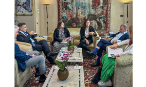 Συνάντηση Κεφαλογιάννη με τον πρόεδρο των ξενοδοχείων HΙLTON