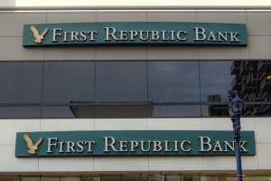 ΗΠΑ: Στο μάτι του κυκλώνα η First Republic Bank - Κίνδυνος διαρροής καταθέσεων