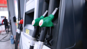 Πάνω από τα 2 ευρώ η μέση τιμή της αμόλυβδης – Μικρή αποκλιμάκωση από αύριο