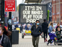 Βρετανία: Οι επιστήμονες θέλουν να συνεχιστούν τα μέτρα και μετά τη 19η Ιουλίου
