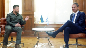 Μητσοτάκης σε Ζελένσκι: Καμία απόπειρα επαναχάραξης των συνόρων με τη βία δεν μπορεί να γίνει ανεκτή