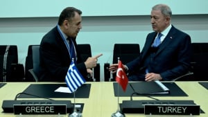 Παναγιωτόπουλος - Ακάρ: Σε θετικό κλίμα η συνάντηση, σύμφωνα με κυβερνητικές πηγές