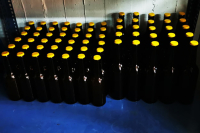 Γιατί οι γυάλινες φιάλες «απειλούν» τους Χριστουγεννιάτικους τζίρους