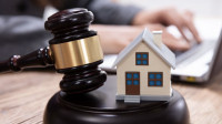 Δικηγορικοί Σύλλογοι: Άμεση αναστολή των πλειστηριασμών Α' κατοικίας