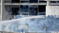 Βραζιλία: Εισβολή οπαδών του Μπολσονάρου σε κυβερνητικά κτήρια - Ανέκτησε τον έλεγχο ο Λούλα