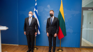 Δένδιας από τη Λιθουανία: Οι διαφορές με την Τουρκία παραμένουν - Απλό «σπάσιμο πάγου» η συνάντηση