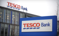Βρετανία: Η Tesco Bank προσφέρει αύξηση μισθού 1.250 λιρών στους υπαλλήλους της