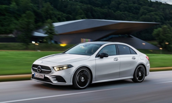 Mercedes-Benz: Γιορτάζει τα 140 χρόνια με χαμηλότερη τιμή για την A-Class