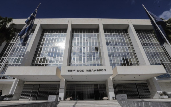 Χοντραίνει το παιχνίδι «ΔΕΗ»: Εξι δικηγόροι ζητούν από τον Άρειο Πάγο έρευνα για απιστία και χειραγώγηση