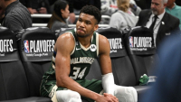 Στον Giannis το βραβείο «Magic Johnson» από την Ένωση Επαγγελματιών Συγγραφέων Καλαθοσφαίρισης