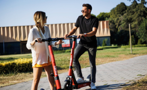 Hop: Σε Αθήνα και Πάτρα ξεκινά η νέα πλατφόρμα με τα ηλεκτρικά πατίνια