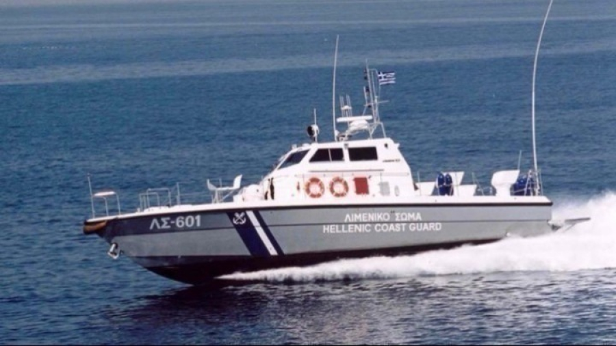 Πυρκαγιά σε φορτηγό - οχηματαγωγό με 29 επιβαίνοντες βόρεια της Μυκόνου - μετέφερε 166 φορτηγά και 29 ΙΧ