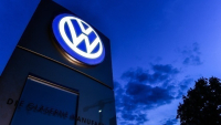 Volkswagen: Ενημέρωσε τους εργαζόμενους για τα σχέδια εξυγίανσης - "Σκληρή αντίσταση" από τα συνδικάτα