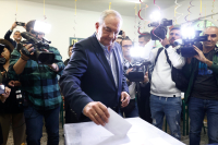 Καραμανλής: Στη Θεσσαλονίκη ψήφισε ο πρώην πρωθυπουργός Κ. Καραμανλής.