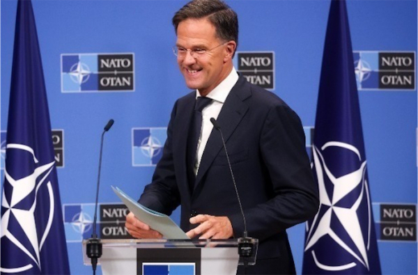 Μαρκ Ρούτε: Οι σύμμαχοι του Κιέβου οφείλουν να βοηθούν "καθημερινά" μέχρι να τελειώσουν οι "σφαγές"