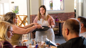 ΗΕLLENiQ ΕNERGY: Στηρίζει το πρώτο καφενείο με εργαζόμενους ΑμεΑ στο Θριάσιο