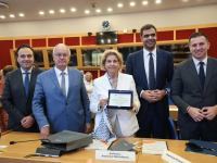 Υπογραφή για τη δωρεά της βιβλιοθήκης των αφων Βοβολίνη προς τη ΓΓΕΕ