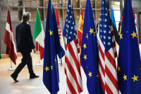 Reuters: Κοντά στην άρση εμπορικών δασμών ΗΠΑ και ΕΕ