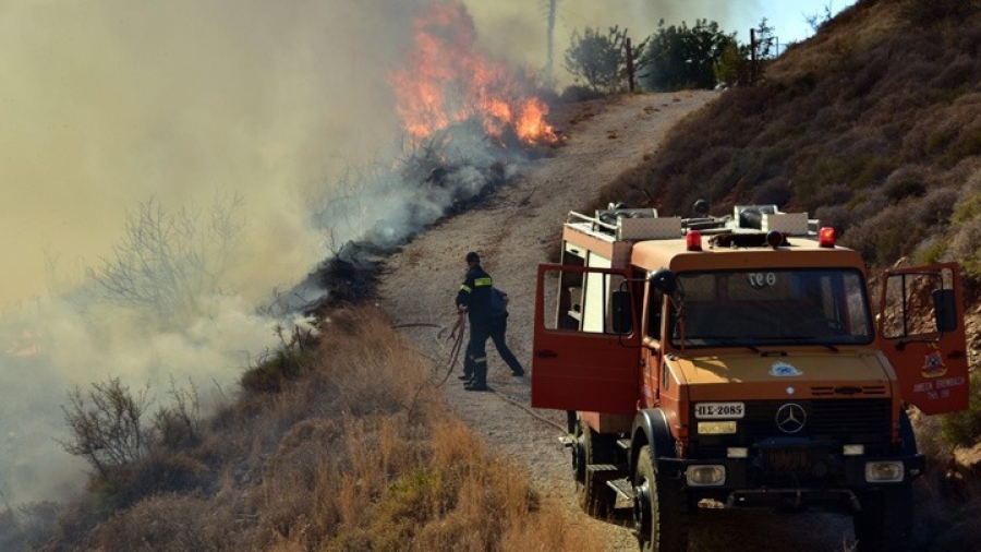 Μεγάλες πυρκαγιές σε Αττική, Εύβοια, Μεσσηνία και Κύθηρα - Εκκενώσεις οικισμών