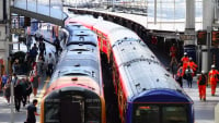 Βρετανία: «Χειρόφρενο» από την απεργία των σιδηροδρομικών