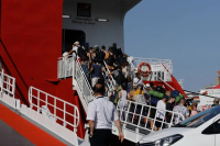 Μεγάλη έξοδος των Αθηναίων για το τριήμερο του Αγίου Πνεύματος - Αυξημένη η κίνηση στο λιμάνι του Πειραιά