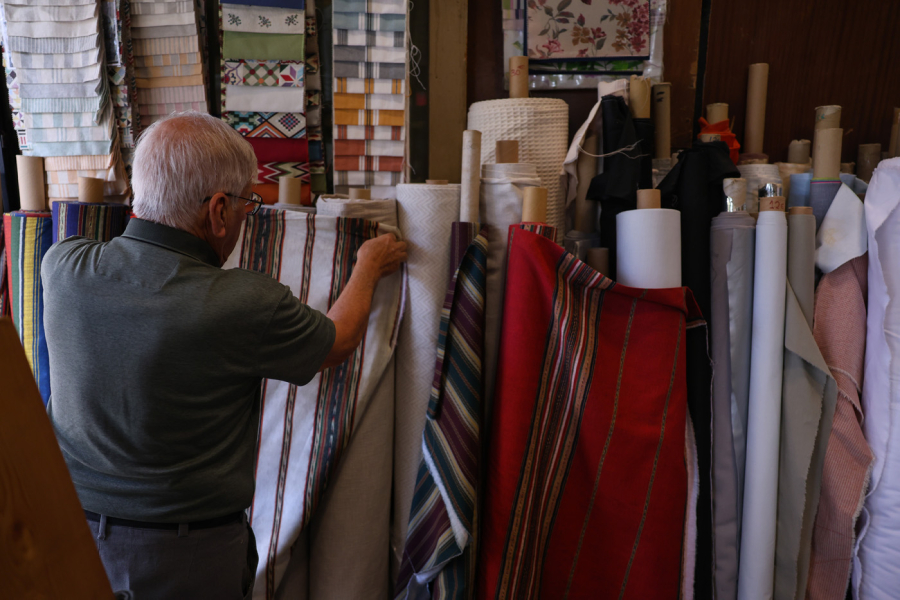 Υφάσματα Ελμαλόγλου: Όταν η παράδοση μετακομίζει – Η νέα σελίδα ενός αθηναϊκού θησαυρού