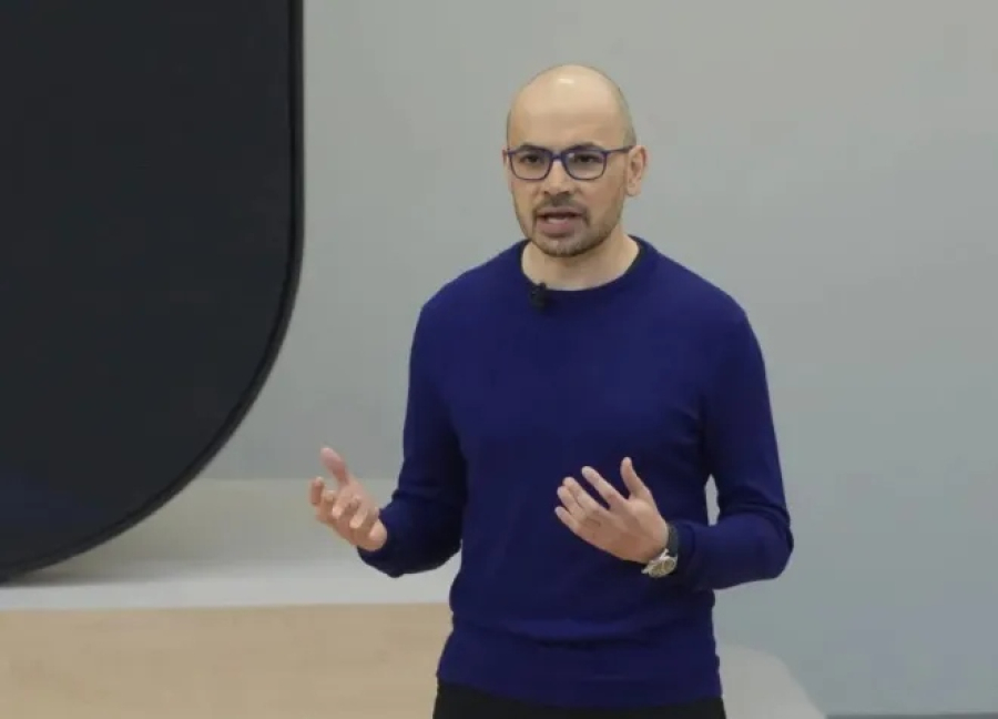 Ο Ντέμης Χασάμπης ανοίγει τη συζήτηση για τα όρια της κλιμάκωσης στην τεχνητή νοημοσύνη