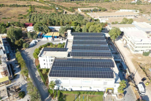ESCO Partners: Σε λειτουργία φωτοβολταϊκός σταθμός στη στέγη της Adam Pack