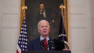 Ακόμα θετικός στον κορονοϊό ο Τζο Μπάιντεν