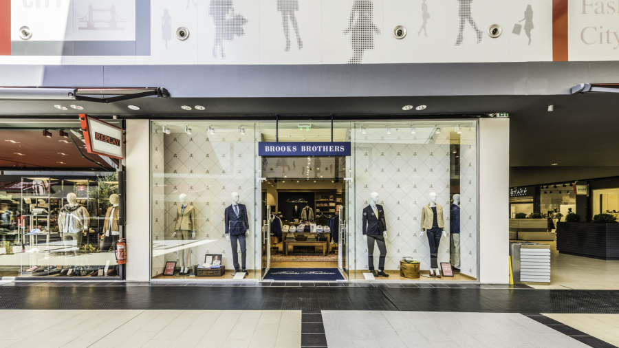 BROOKS BROTHERS: Έναρξη e-shop το 2022 και επέκταση δικτύου το 2023