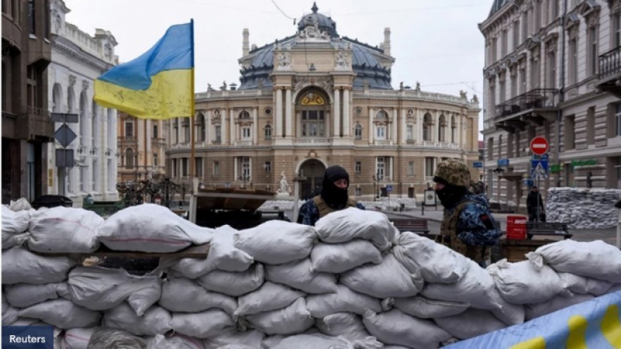Οι Ρώσοι βομβαρδίζουν την Οδησσό
