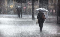 Καιρός: Τοπικές βροχές με μικρή πτώση της θερμοκρασίας την Τρίτη