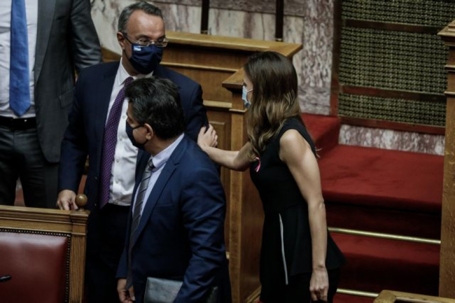 Αντιπαράθεση Σταϊκούρα - Αχτσιόγλου με αιχμή τον κατώτατο μισθό