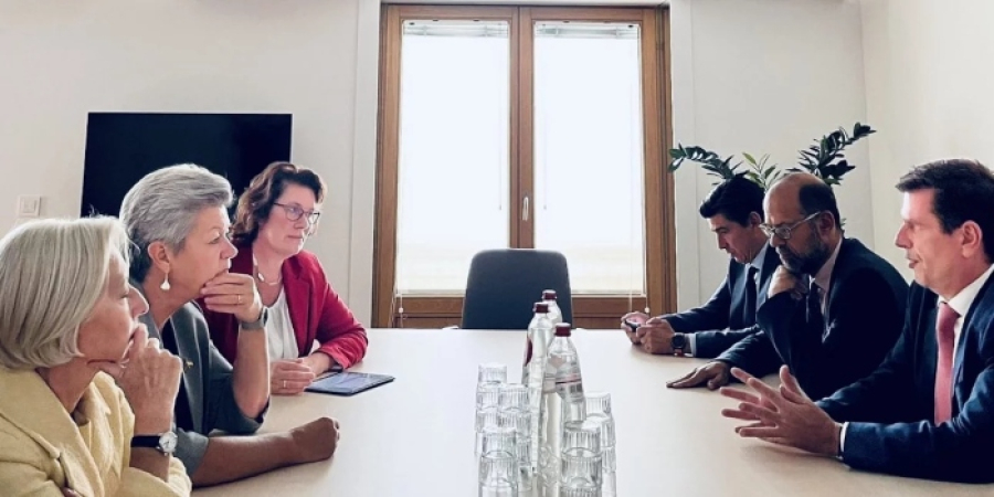 Ι. Γιόχανσον: Έκτακτη χρηματοδότηση στην Ελλάδα για το μεταναστευτικό