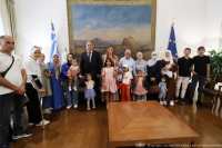 Παιδιά από την Παλαιστίνη υποδέχθηκε σήμερα στη Βουλή ο Νικήτας Κακλαμάνης