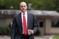 Στίβεν Μιράν: Ο σύμβουλος του Τραμπ παραιτήθηκε από τη θέση του στον Λευκό Οίκο για να παραμείνει στη Fed