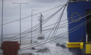 Ισχυροί άνεμοι στο Αιγαίο - Σε ισχύ η απαγόρευση απόπλου