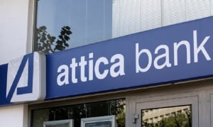 Attica Bank: Αυξημένοι κίνδυνοι για την ελληνική οικονομία, στήριξη από τουρισμό